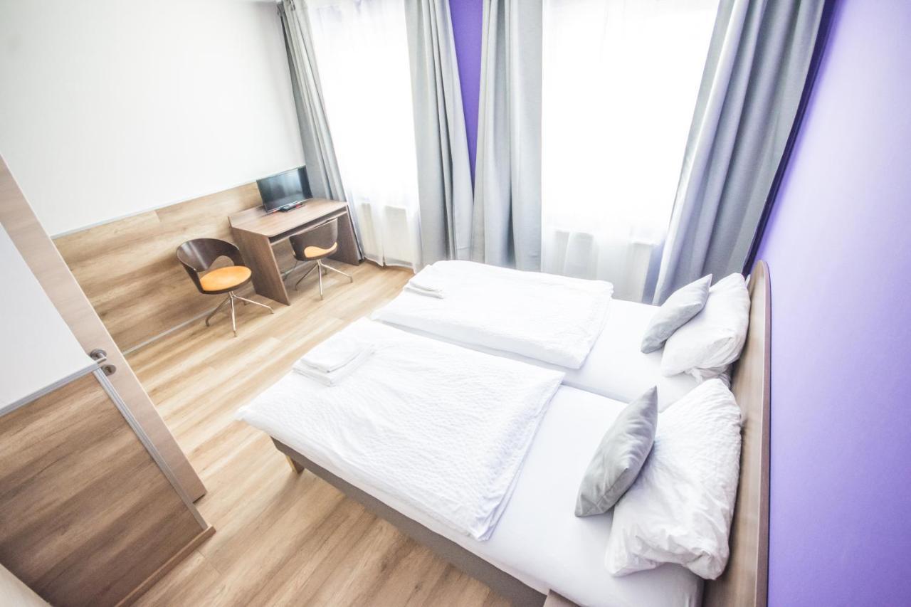 Hotel Turmfalke 24H Check In Linz Exterior photo