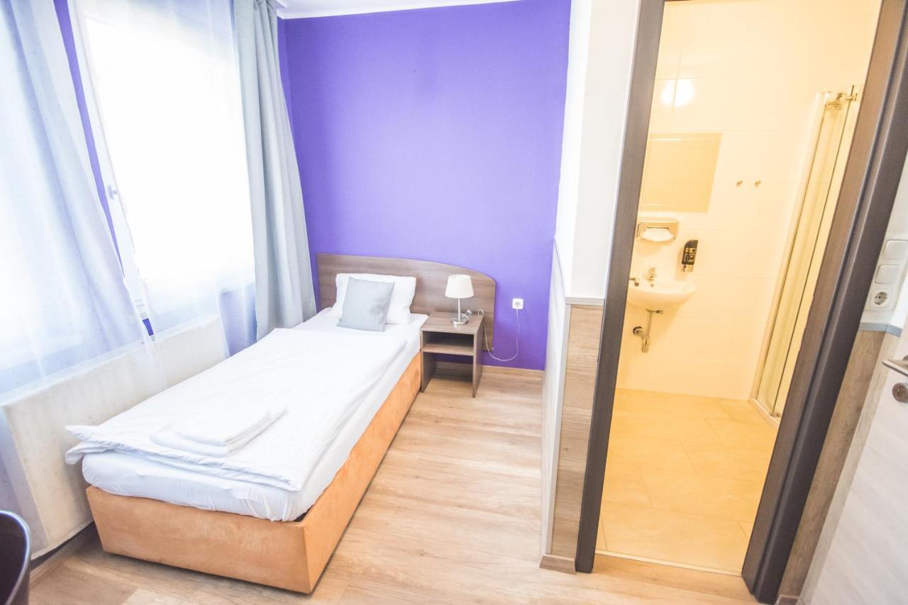 Hotel Turmfalke 24H Check In Linz Exterior photo